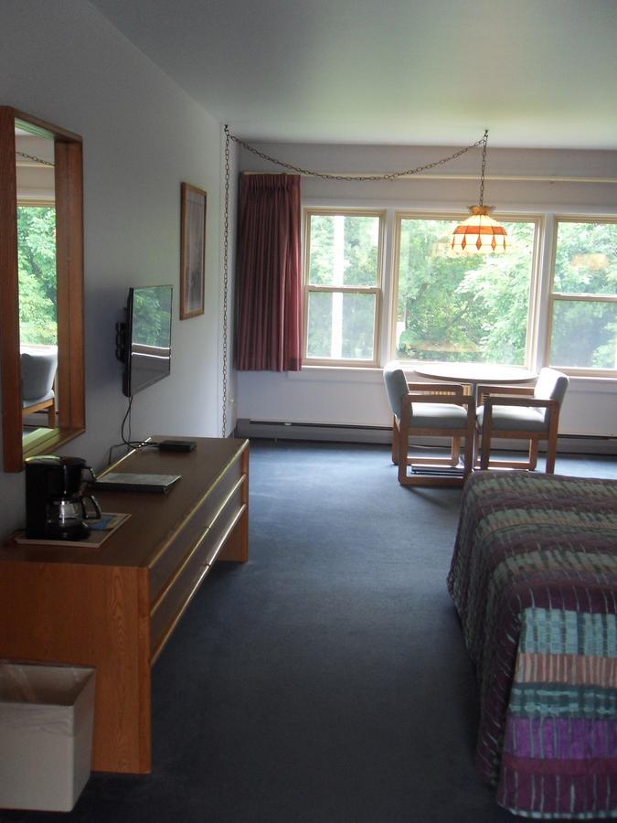 Swan Inn Motel Comstock Park Eksteriør bilde